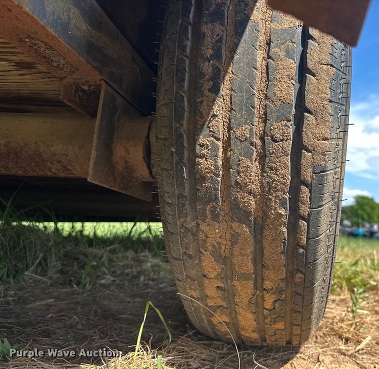 image for item EJ4446 1997 W-W livestock trailer