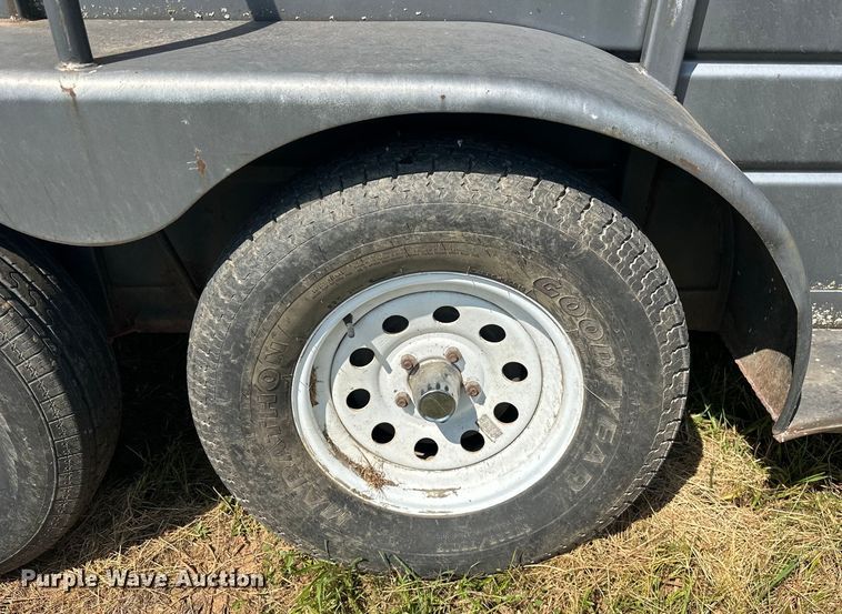 image for item EJ4446 1997 W-W livestock trailer