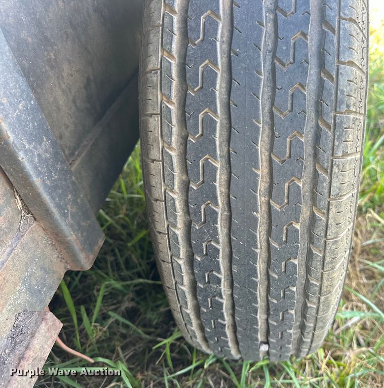 image for item EJ4446 1997 W-W livestock trailer