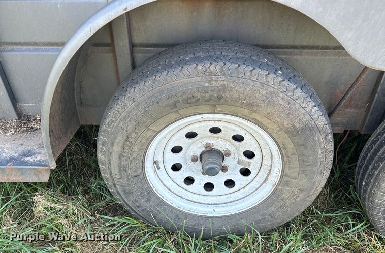 image for item EJ4446 1997 W-W livestock trailer