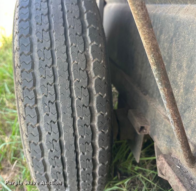 image for item EJ4446 1997 W-W livestock trailer