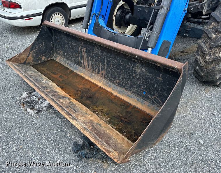 image for item EJ4466 2010 New Holland  T5050 MFWD tractor