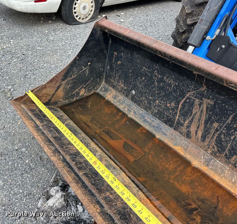 image for item EJ4466 2010 New Holland  T5050 MFWD tractor