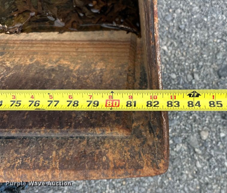 image for item EJ4466 2010 New Holland  T5050 MFWD tractor