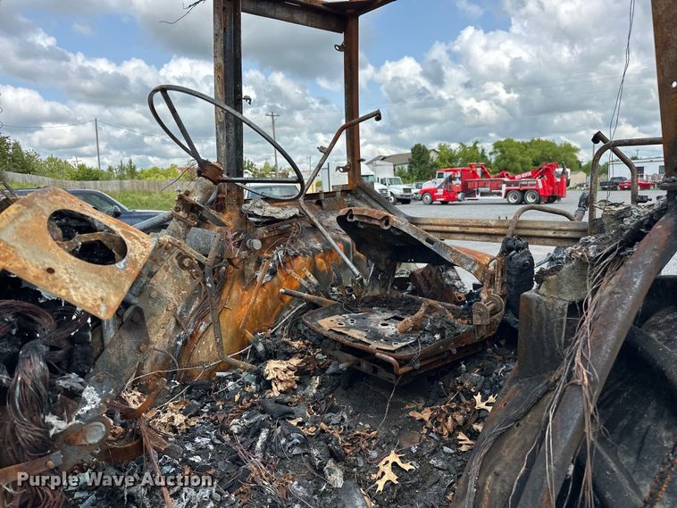 image for item EJ4466 2010 New Holland  T5050 MFWD tractor