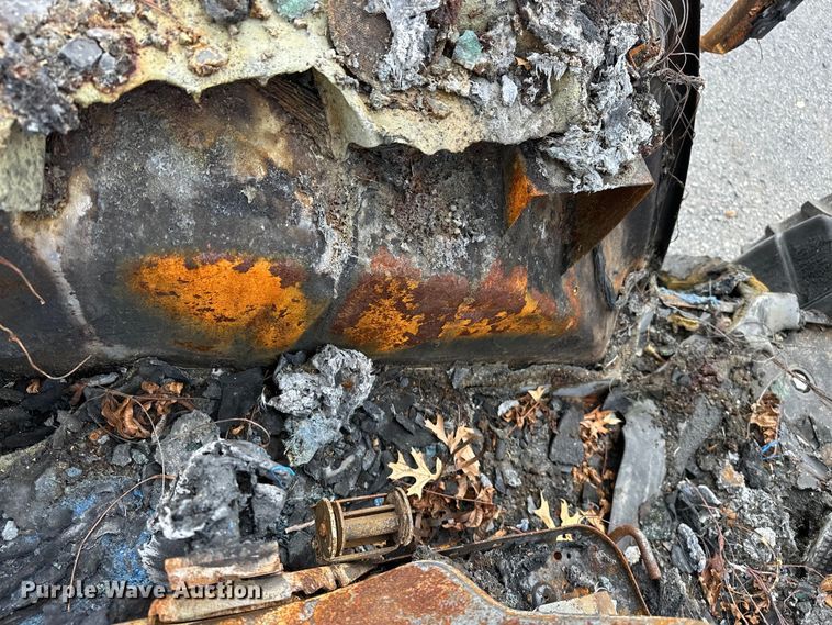 image for item EJ4466 2010 New Holland  T5050 MFWD tractor