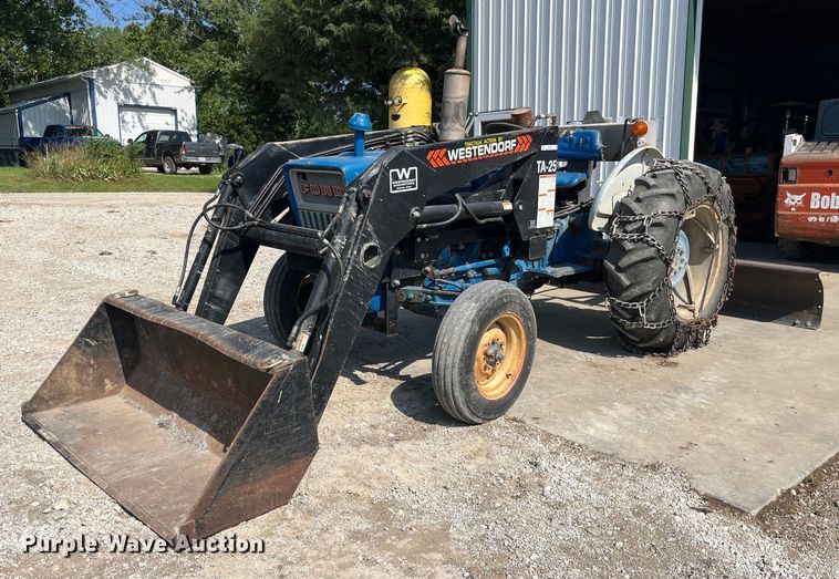 image for item EK8879 1972 Ford 3000 tractor