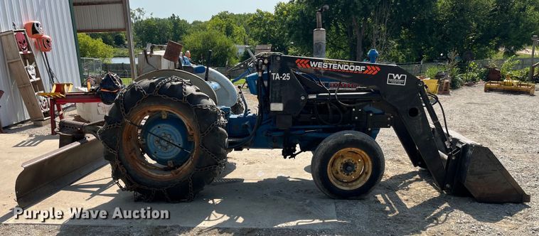 image for item EK8879 1972 Ford 3000 tractor