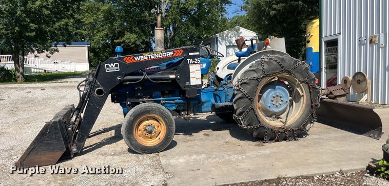 image for item EK8879 1972 Ford 3000 tractor