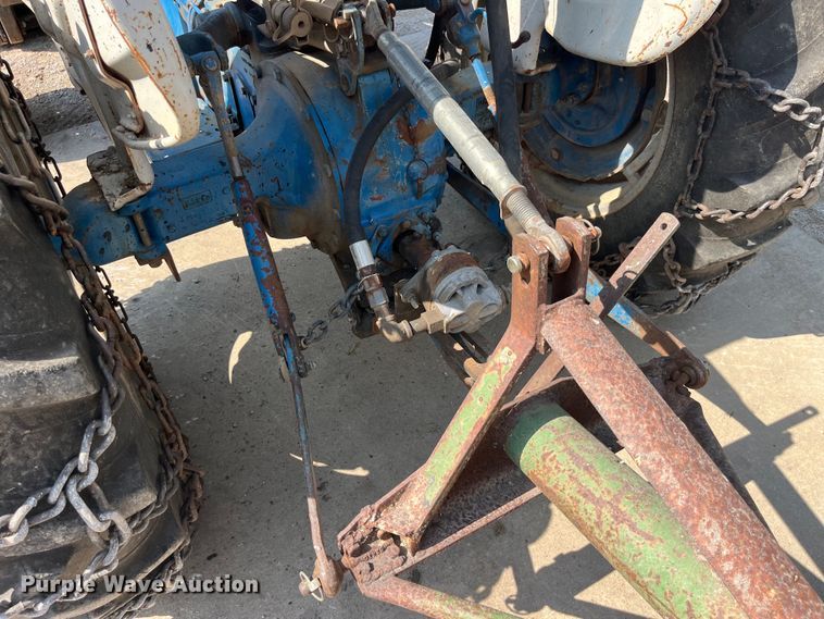 image for item EK8879 1972 Ford 3000 tractor