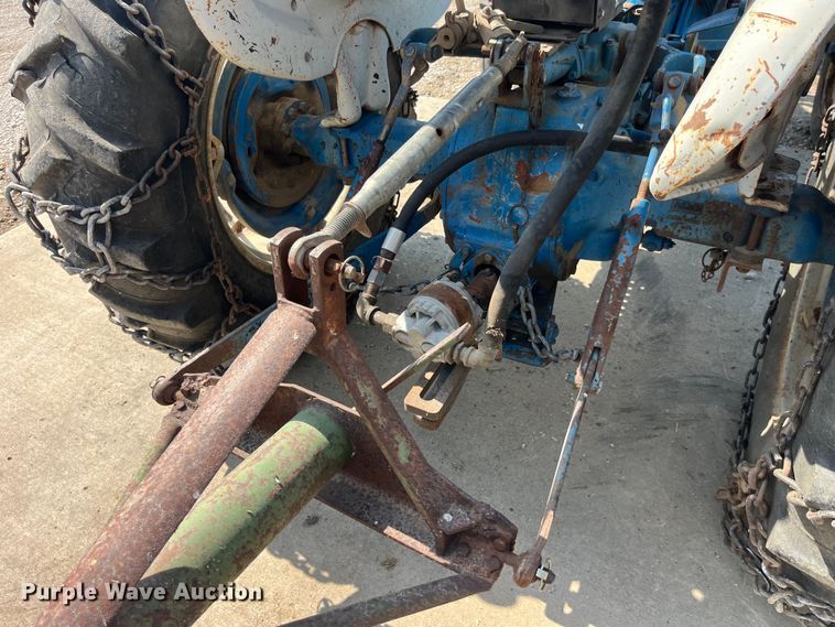 image for item EK8879 1972 Ford 3000 tractor