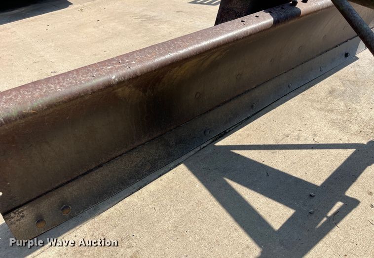 image for item EK8879 1972 Ford 3000 tractor