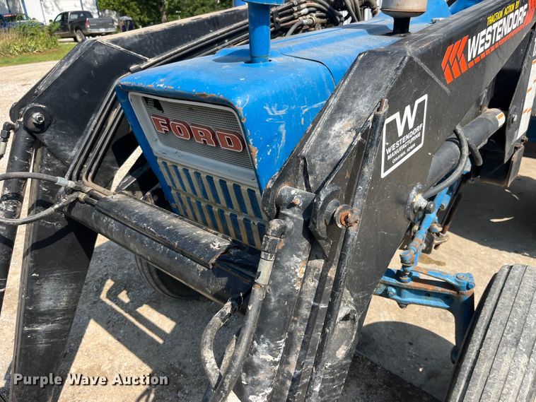 image for item EK8879 1972 Ford 3000 tractor