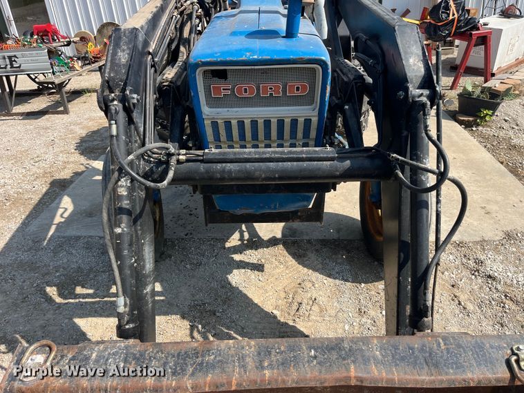 image for item EK8879 1972 Ford 3000 tractor