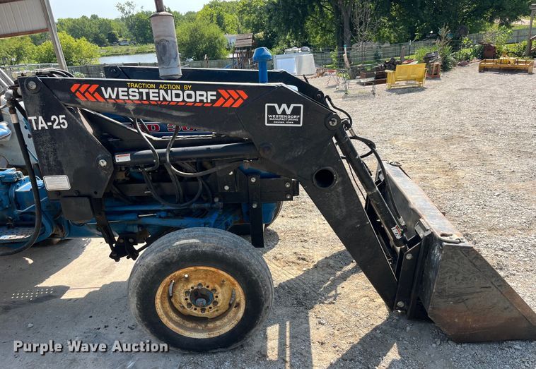 image for item EK8879 1972 Ford 3000 tractor