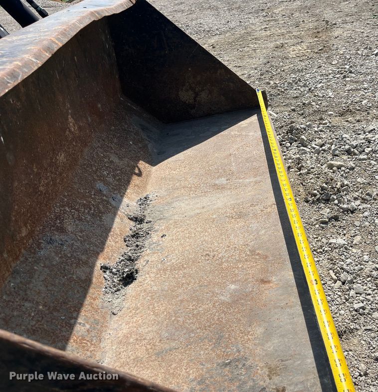 image for item EK8879 1972 Ford 3000 tractor