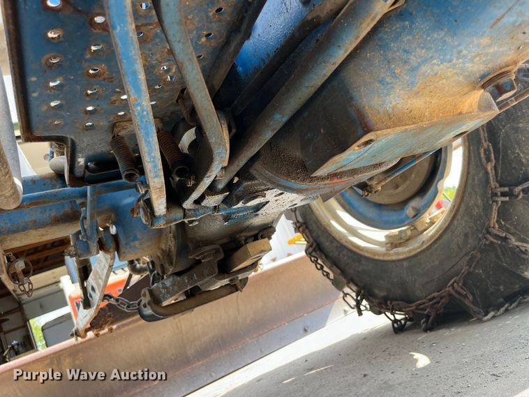 image for item EK8879 1972 Ford 3000 tractor