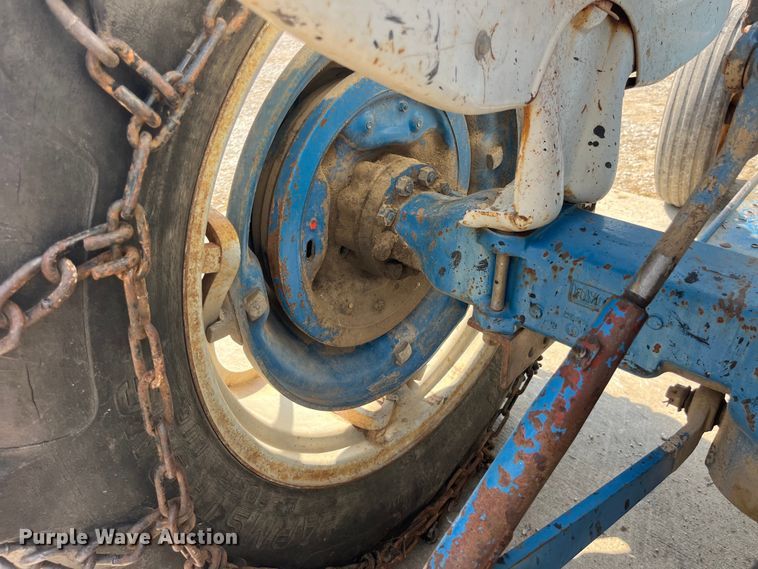 image for item EK8879 1972 Ford 3000 tractor