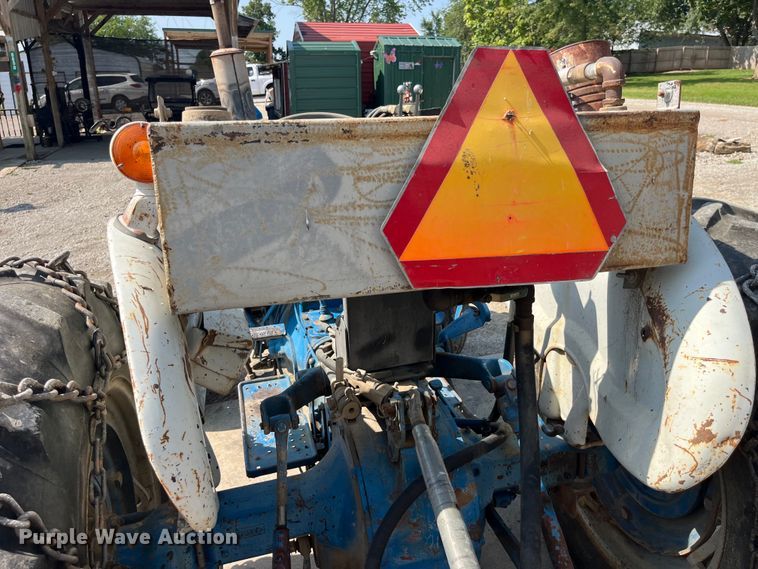 image for item EK8879 1972 Ford 3000 tractor