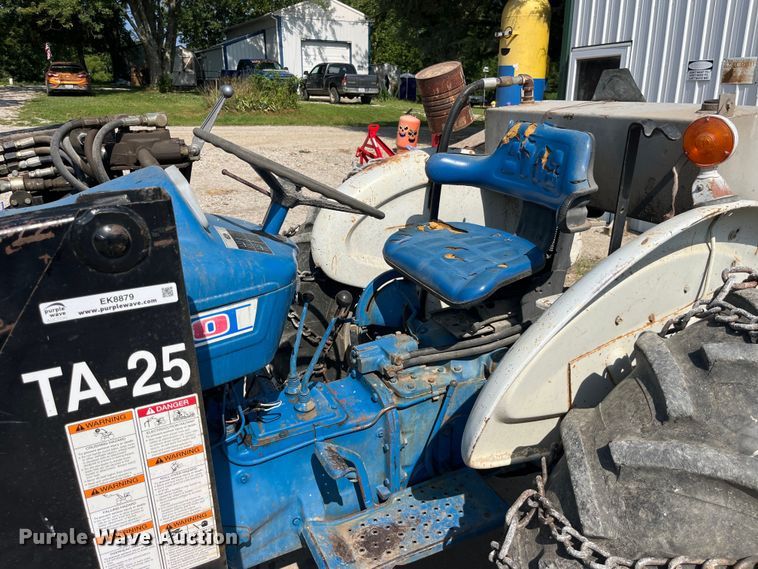 image for item EK8879 1972 Ford 3000 tractor