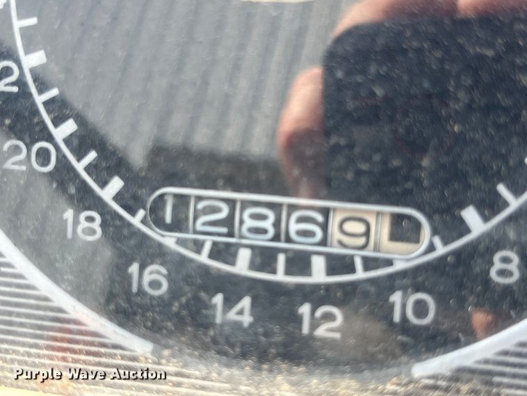 image for item EK8879 1972 Ford 3000 tractor