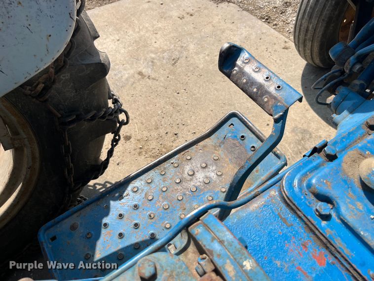 image for item EK8879 1972 Ford 3000 tractor