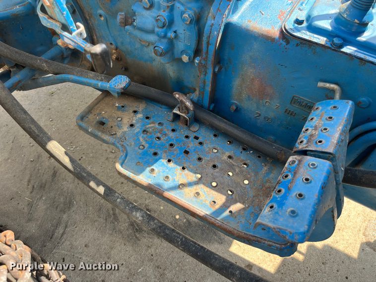 image for item EK8879 1972 Ford 3000 tractor