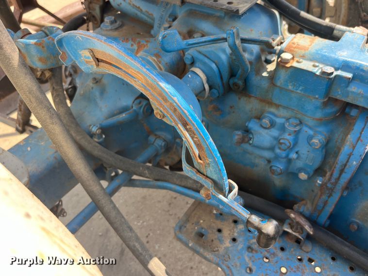 image for item EK8879 1972 Ford 3000 tractor