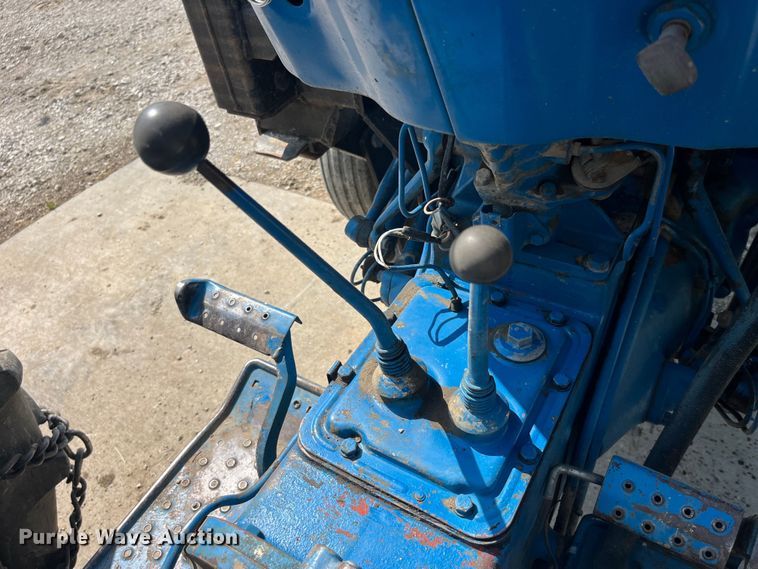 image for item EK8879 1972 Ford 3000 tractor