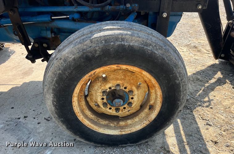 image for item EK8879 1972 Ford 3000 tractor