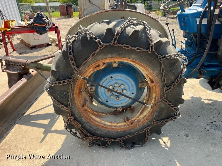 image for item EK8879 1972 Ford 3000 tractor