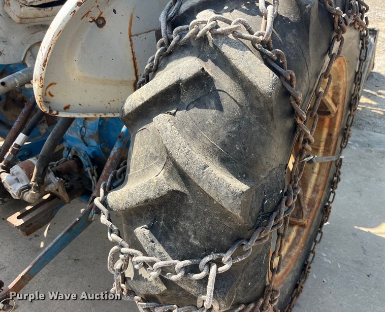 image for item EK8879 1972 Ford 3000 tractor