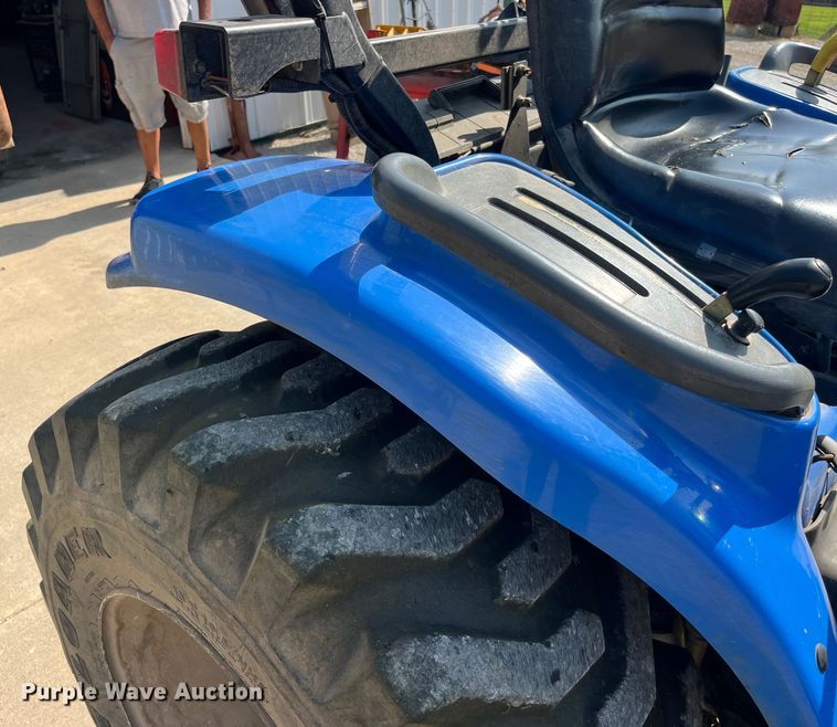 image for item EK8880 New Holland TC33D HST tractor