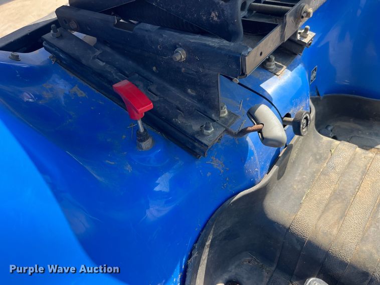 image for item EK8880 New Holland TC33D HST tractor