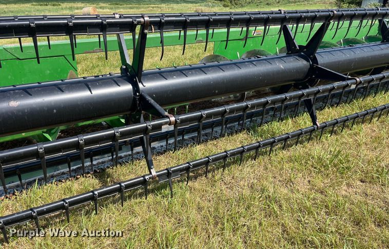 image for item EK8892 2011 John Deere 635F HydraFlex flex head