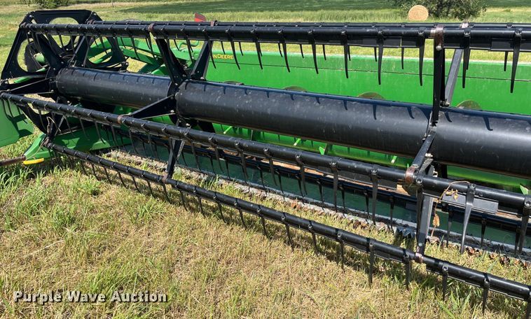 image for item EK8892 2011 John Deere 635F HydraFlex flex head