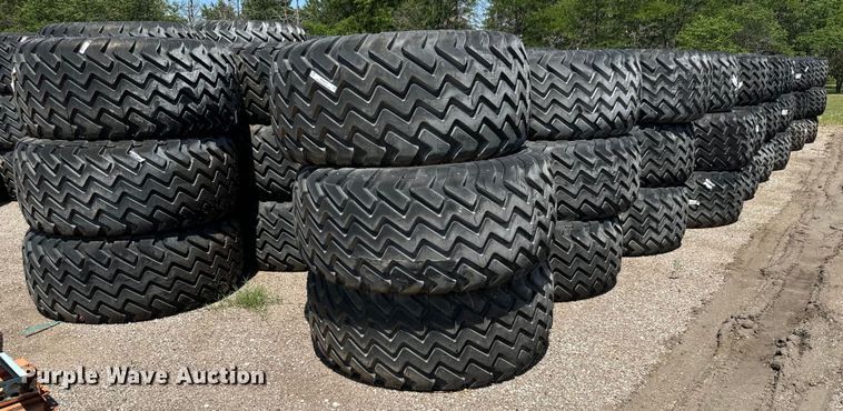 image for item MU9879 Approximately 66 Alliance 381 Flotmaster 620/55R26.5 tires