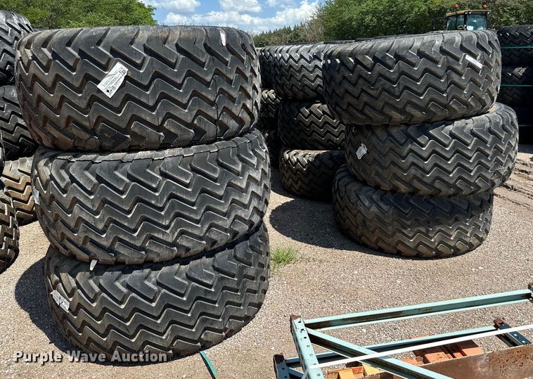 image for item MU9879 Approximately 66 Alliance 381 Flotmaster 620/55R26.5 tires