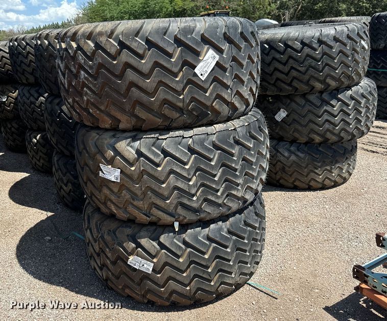 image for item MU9879 Approximately 66 Alliance 381 Flotmaster 620/55R26.5 tires