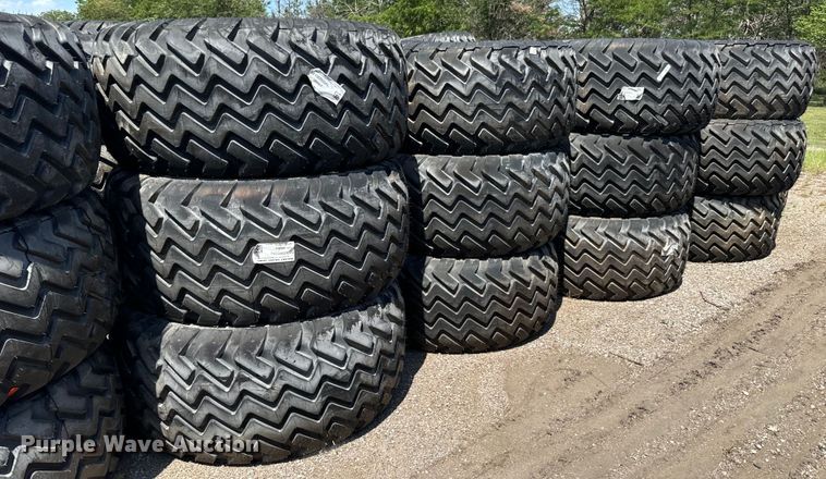 image for item MU9879 Approximately 66 Alliance 381 Flotmaster 620/55R26.5 tires