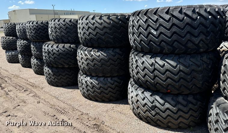 image for item MU9879 Approximately 66 Alliance 381 Flotmaster 620/55R26.5 tires