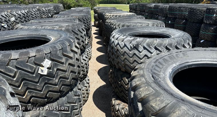 image for item MU9879 Approximately 66 Alliance 381 Flotmaster 620/55R26.5 tires