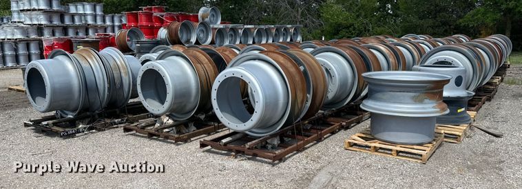 image for item MU9886 Approximately 64 Titan 42xDD16 combine wheels