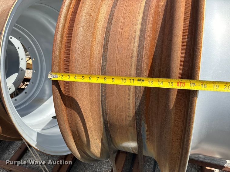 image for item MU9886 Approximately 64 Titan 42xDD16 combine wheels