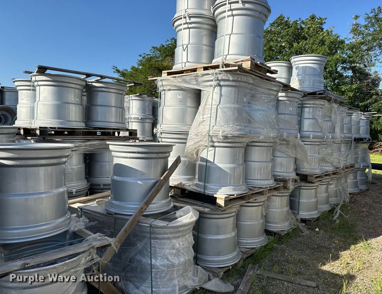 image for item MU9892 Approximately 184 Jantsa DW25Bx26 baler wheels