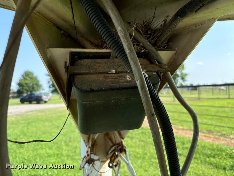 image for item NQ9686 1995 Sundowner Rancher Special livestock trailer