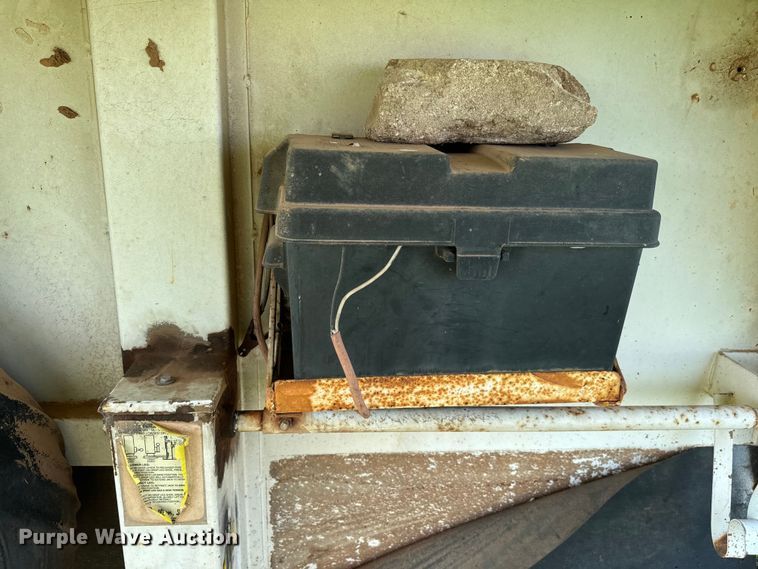 image for item NQ9686 1995 Sundowner Rancher Special livestock trailer