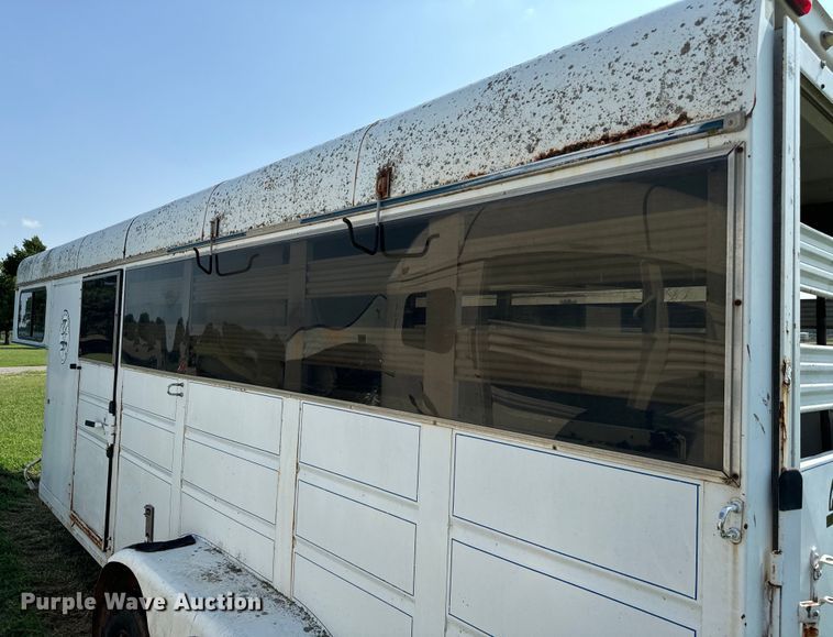 image for item NQ9686 1995 Sundowner Rancher Special livestock trailer