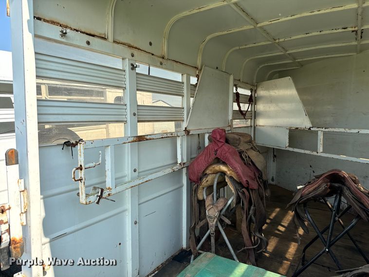 image for item NQ9686 1995 Sundowner Rancher Special livestock trailer