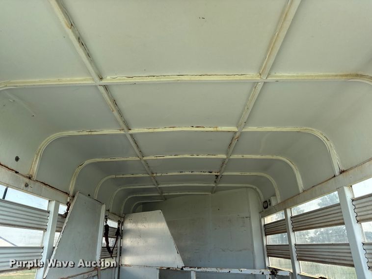 image for item NQ9686 1995 Sundowner Rancher Special livestock trailer